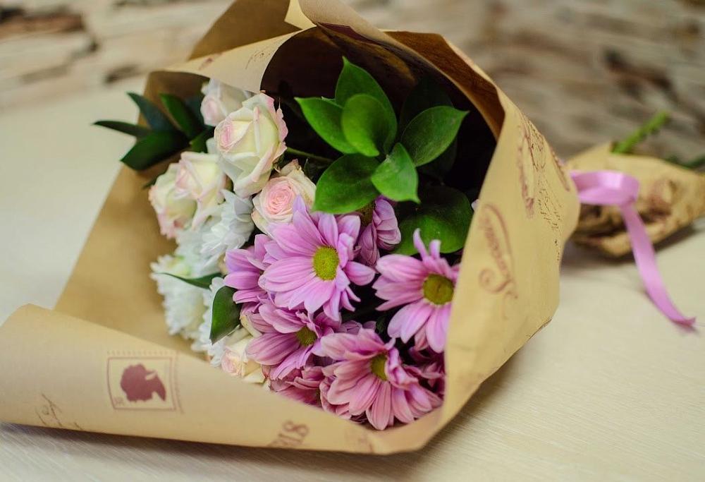 Букет цветов из: Розы и Хризантемы в Великий двор