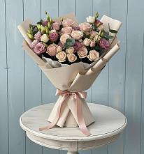 Букет цветов из:  Розы и Лизиантусы в Великий двор