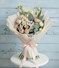 Букет цветов из:  Розы и Лизиантусы в Великий двор