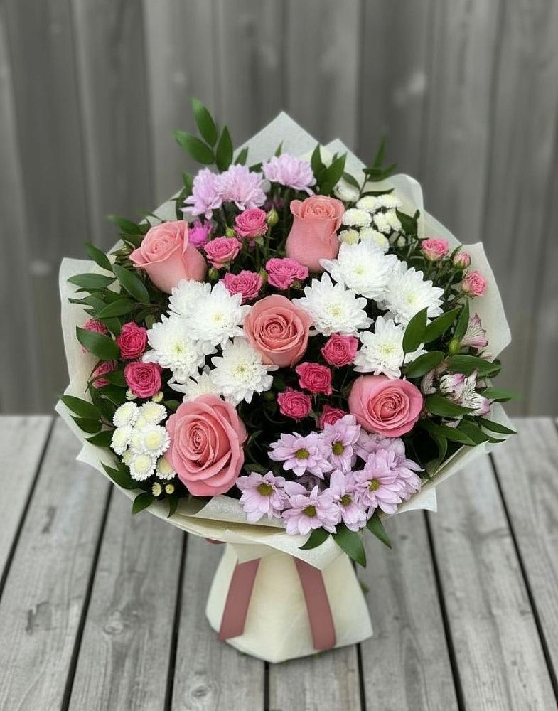 Букет цветов из: Альстромерии, Гвоздики, Розы и Хризантемы в Великий двор