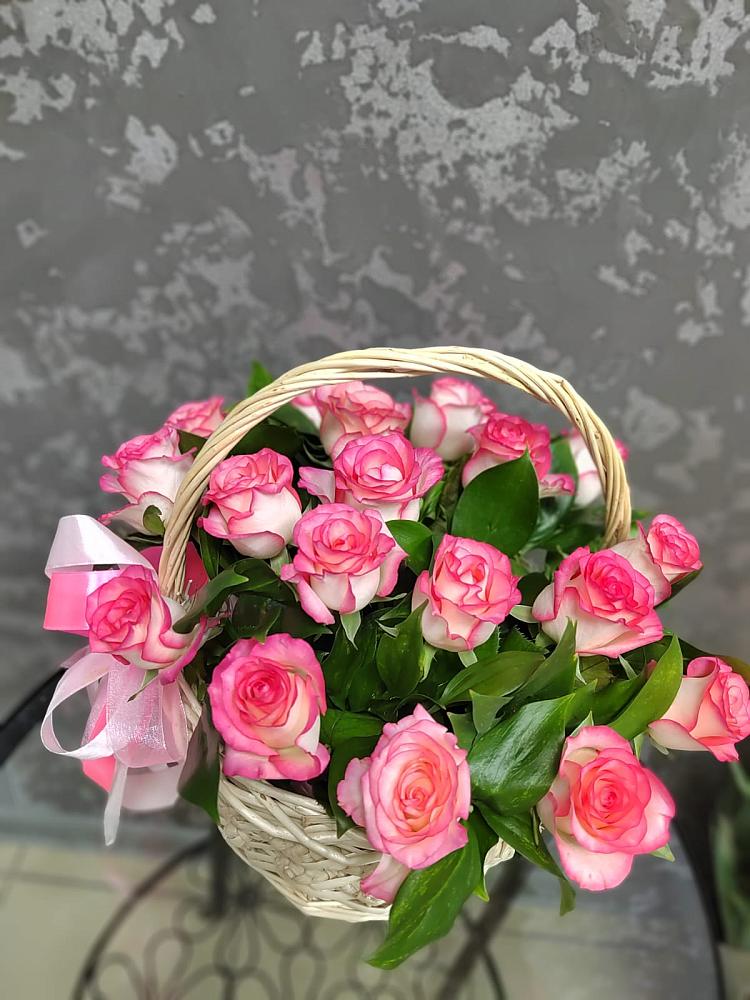 Цветочная композиция из Розы в корзине в Великий двор