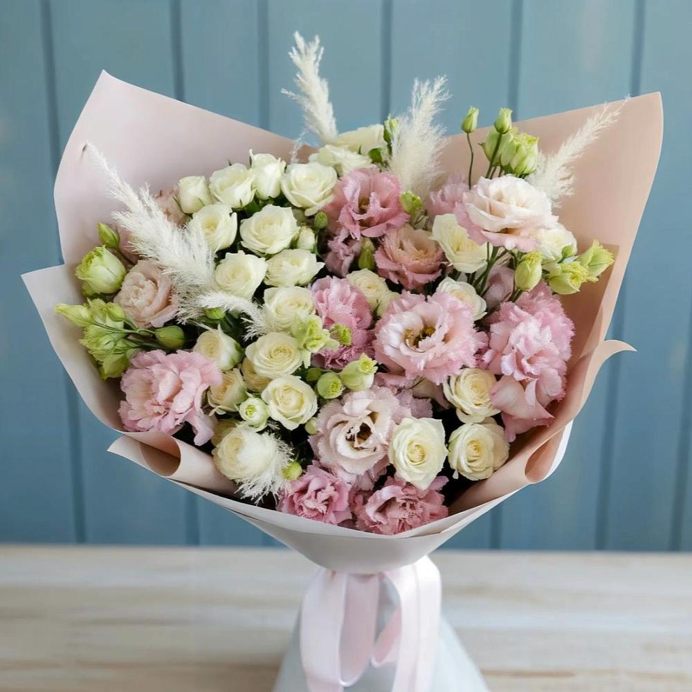 Букет цветов из: Альстромерии и Розы в Великий двор