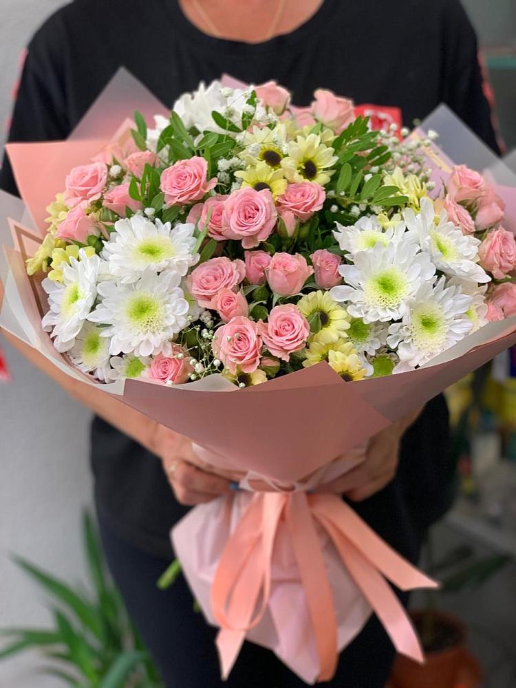 Букет цветов из: Розы и Хризантемы в Великий двор