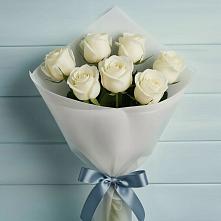 Букет 7 Белых роз Эдлесс Лав в Великий двор