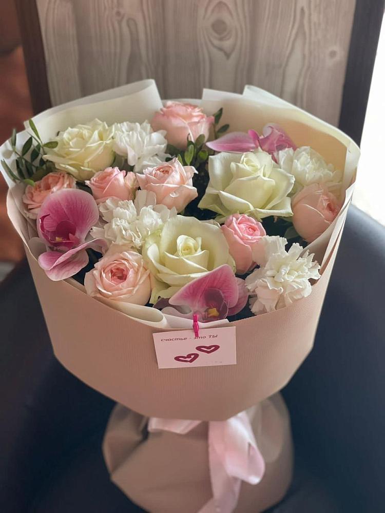 Букет цветов из: Орхидеи, Розы и Гвоздики в Великий двор