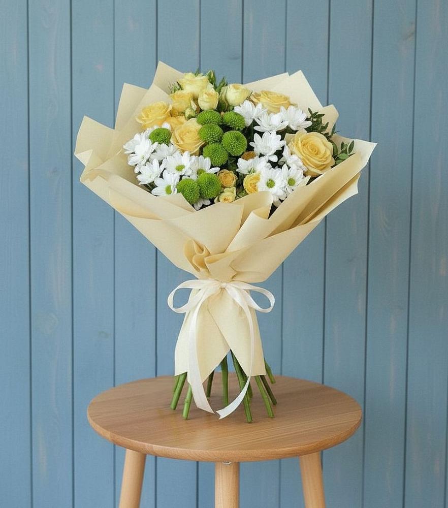 Букет цветов из: Хризантемы и Розы в Великий двор