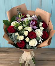 Букет цветов из:  Розы и Альстромерии в Великий двор