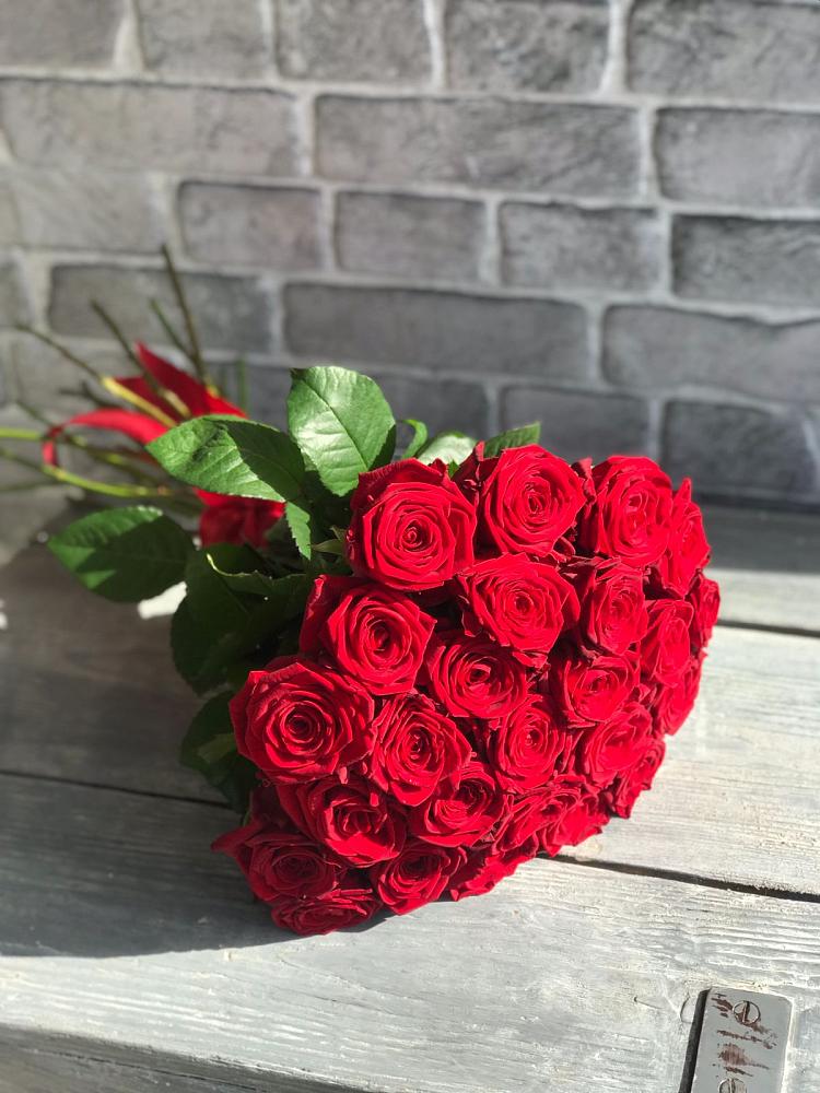 Букет Красные розы Фридом в Великий двор