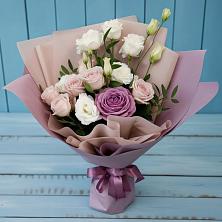 Букет цветов из:  Розы и Лизиантусы в Великий двор