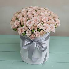 Цветочная композиция из Розы в шляпной коробке в Великий двор