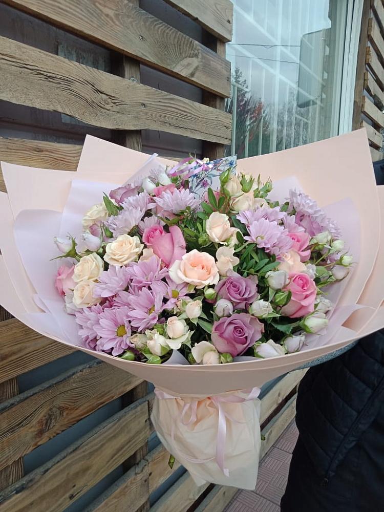 Букет цветов из: Розы и Хризантемы в Великий двор