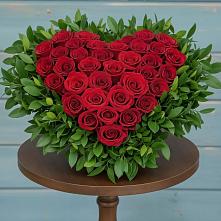 Цветочная композиция из Розы в виде сердца #REPLACE_PRED# Великий двор