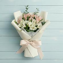 Букет цветов из:  Альстромерии в Великий двор