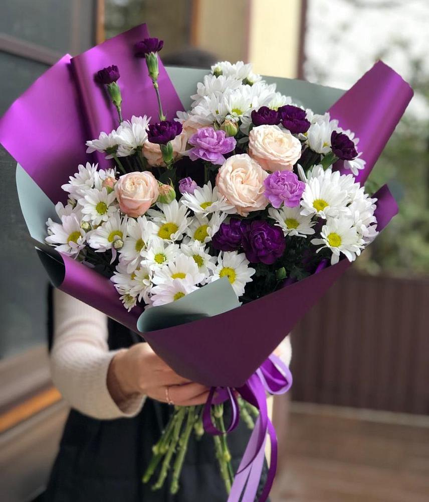 Букет цветов из: Хризантемы, Гвоздики и Розы в Великий двор