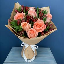 Букет цветов из:  Розы и Альстромерии в Великий двор