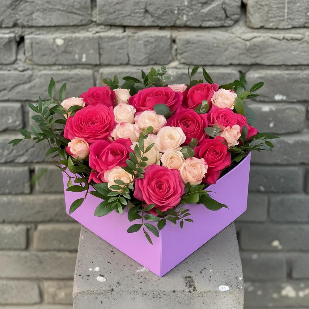 Цветочная композиция из Розы в коробке в Великий двор