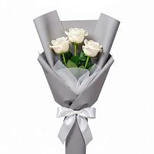 Букет 3 белые розы в Великий двор