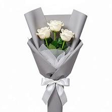 Букет 3 белые розы в Великий двор