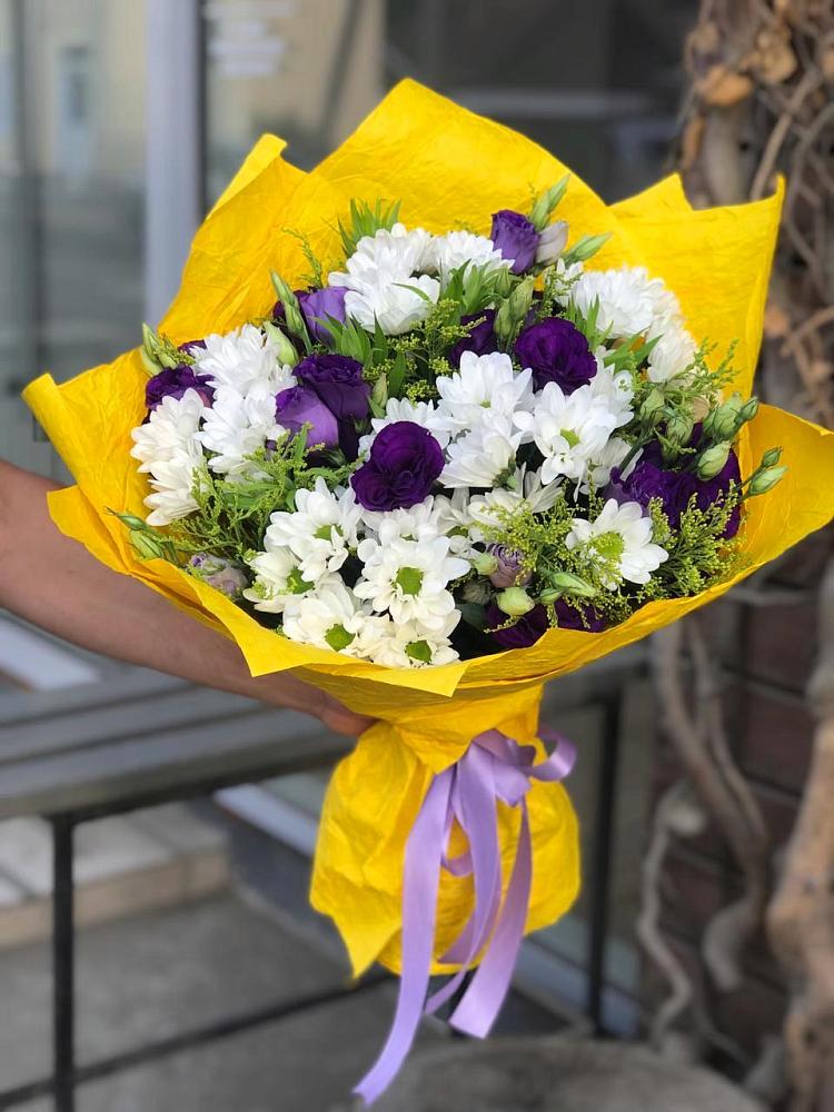 Букет цветов из: Ирисы, Хризантемы и Ромашки в Великий двор
