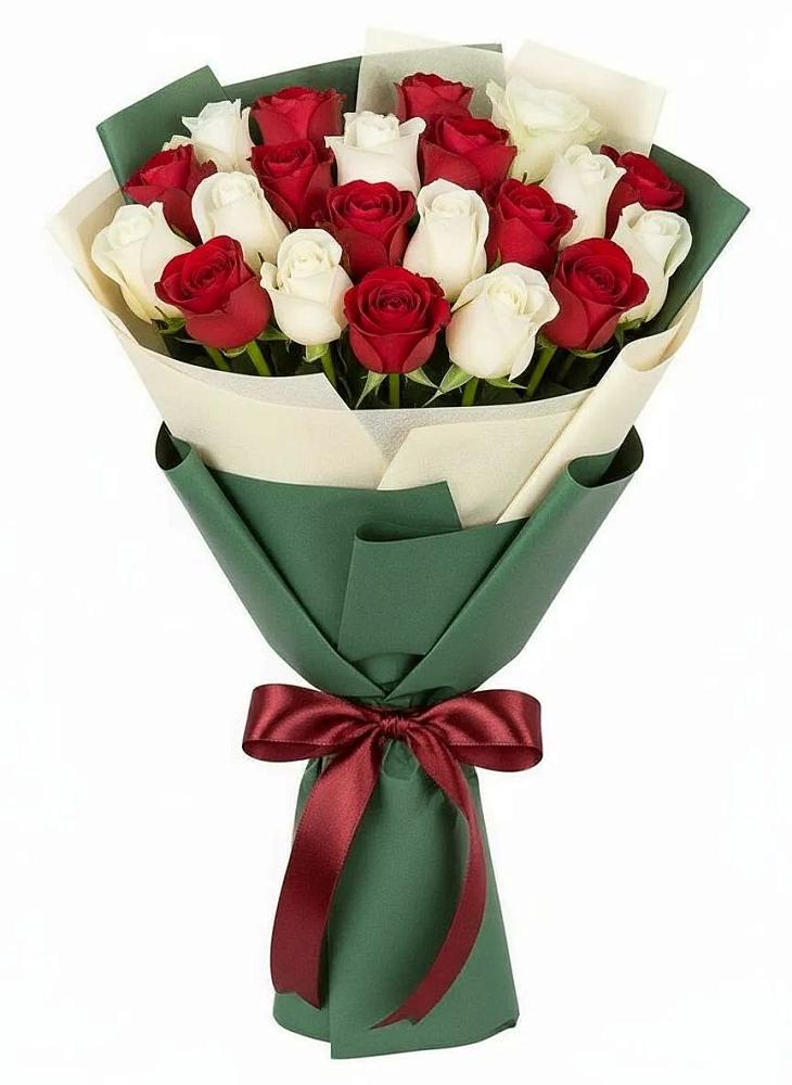 Букет Микс из красных и белых роз в Великий двор
