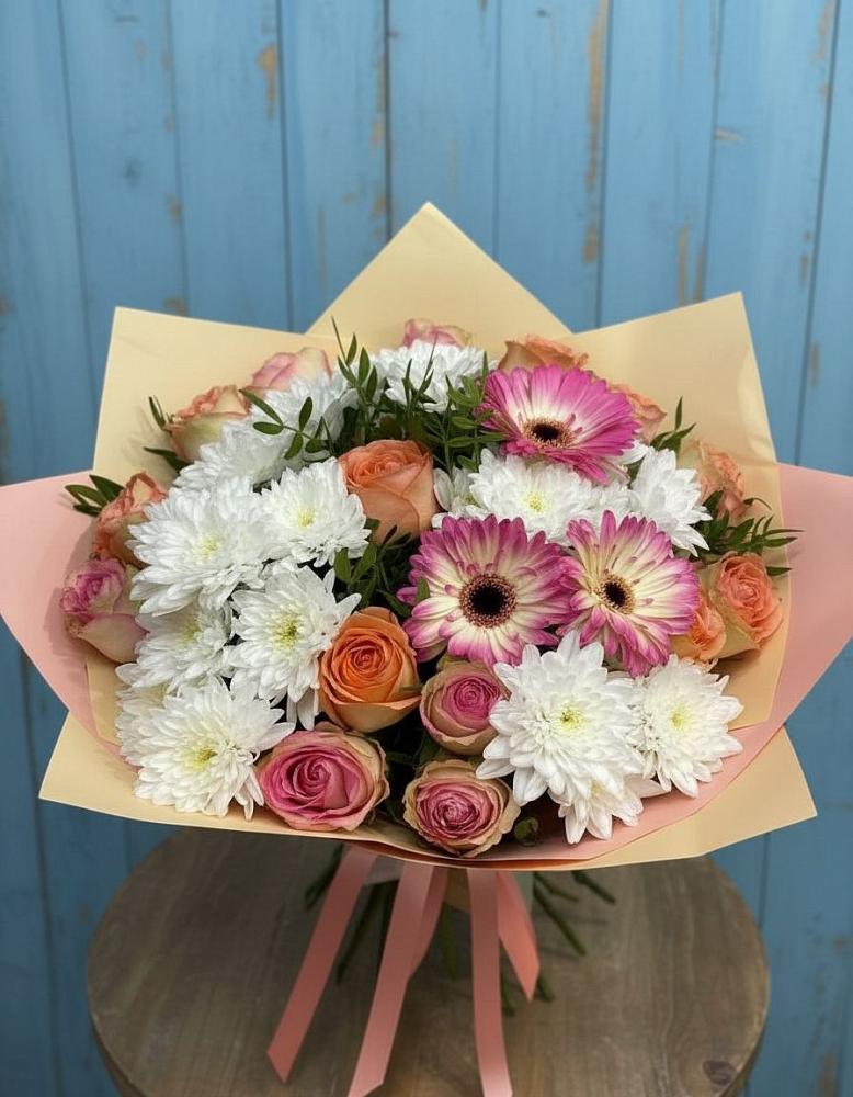 Букет цветов из: Розы, Герберы и Хризантемы в Великий двор