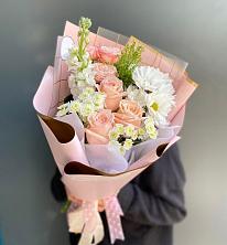 Букет цветов из:  Хризантемы и Розы в Великий двор