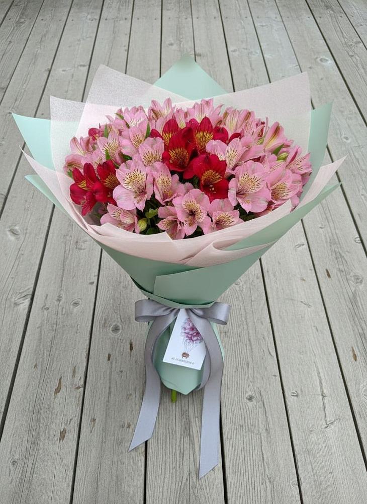Букет цветов из: Альстромерии в Великий двор
