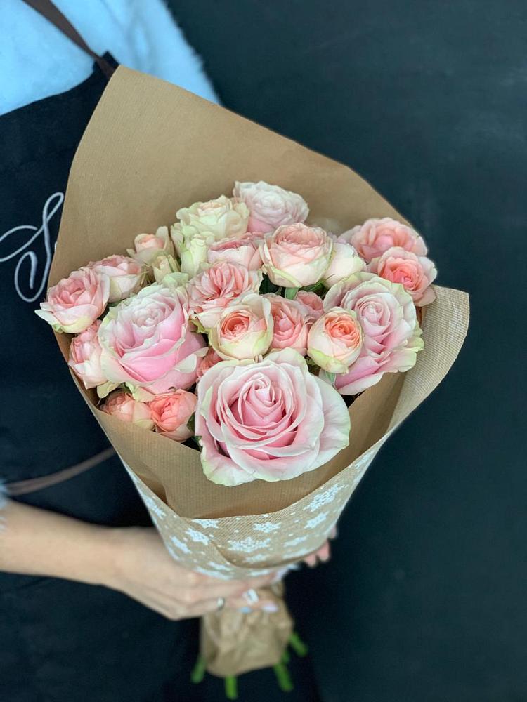 Букет цветов из: Хризантемы и Розы в Великий двор