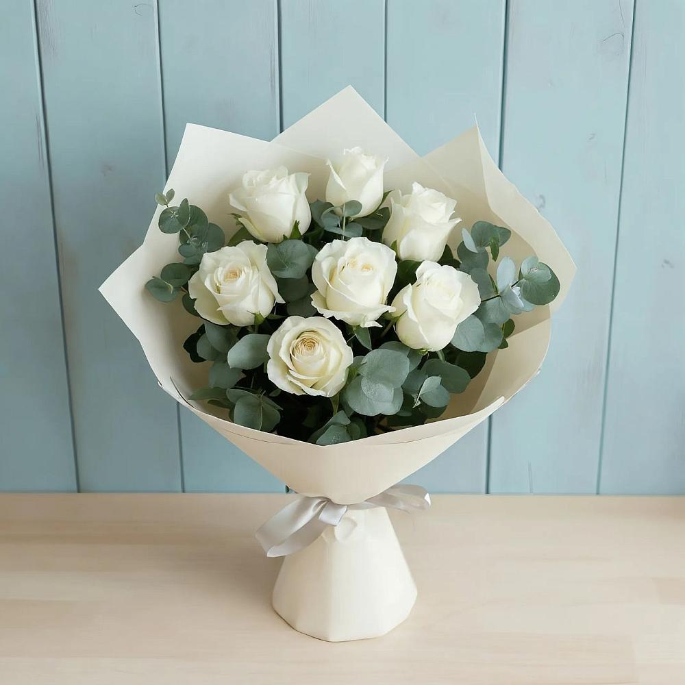Букет Белые розы в Эвкалипте в Великий двор