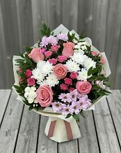 Букет цветов из:  Альстромерии, Гвоздики, Розы и Хризантемы в Великий двор