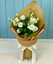 Букет цветов из:  Хризантемы и Лизиантусы в Великий двор