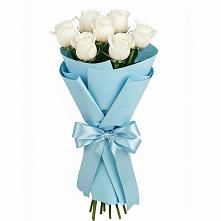 Букет 7 белых роз Проуд в Великий двор