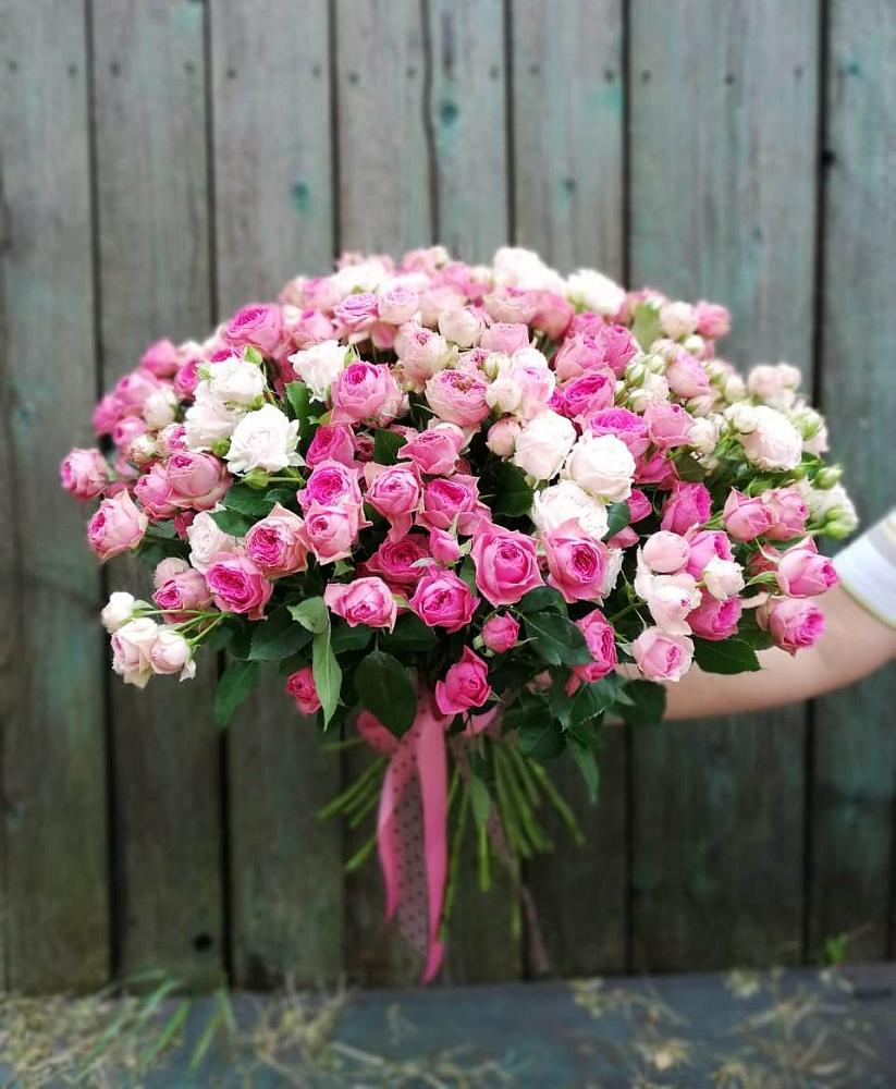 Букет Розовые кустовые розы Натали и Лав Лидия в Великий двор