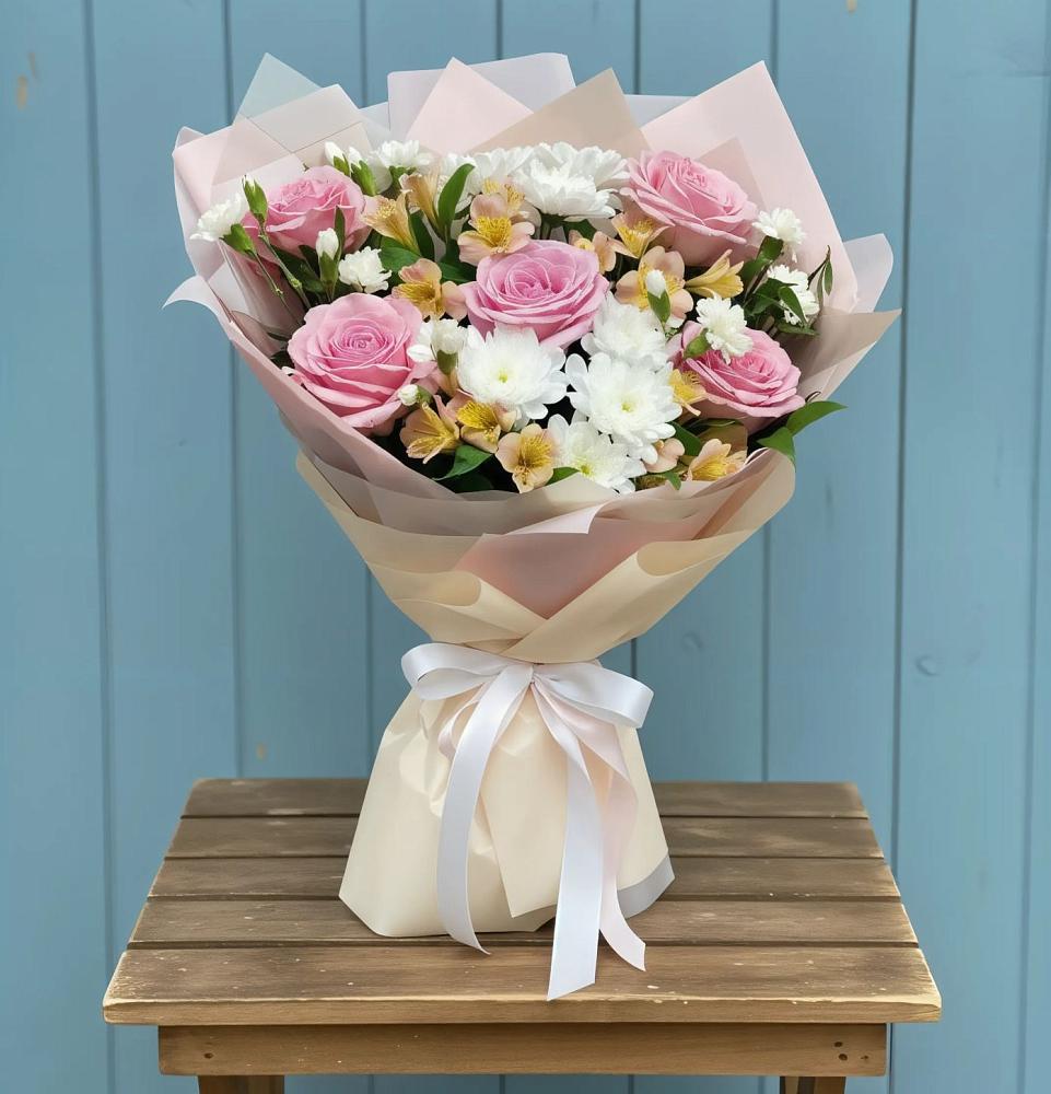 Букет цветов из: Гвоздики, Орхидеи и Розы в Великий двор