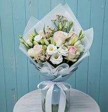 Букет цветов из:  Розы и Лизиантусы в Великий двор