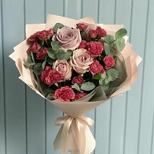Букет цветов из:  Гвоздики и Розы в Великий двор