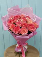 Букет 15 Розовых роз Равель в Великий двор
