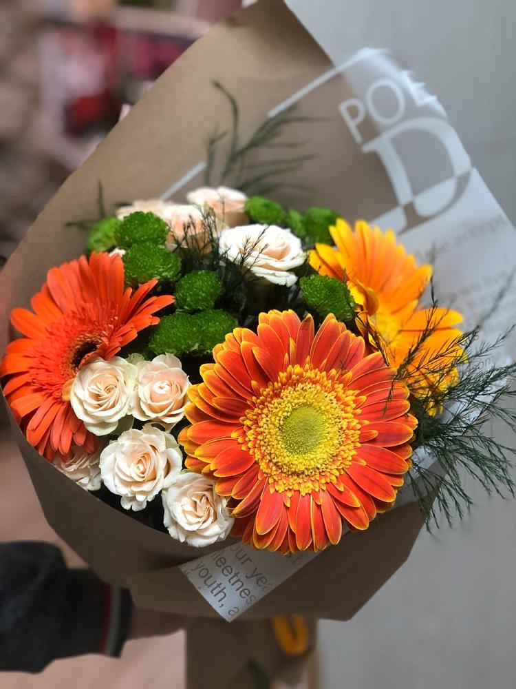 Букет цветов из: Герберы, Хризантемы и Розы в Великий двор