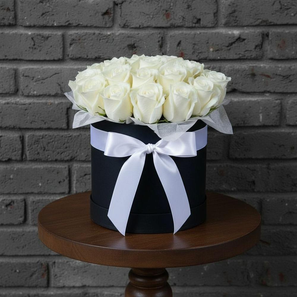 Цветочная композиция из Розы в шляпной коробке в Великий двор