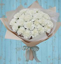 Букет цветов из:  Гвоздики в Великий двор