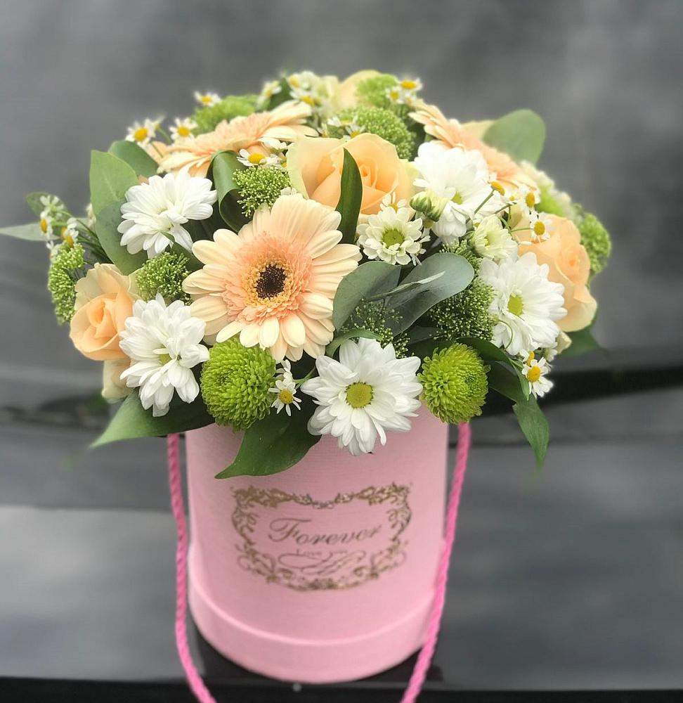 Цветочная композиция из Розы, Герберы и Хризантемы в шляпной коробке в Великий двор