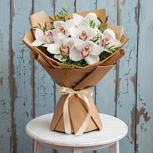 Букет цветов из:  Орхидеи и Розы в Великий двор