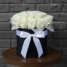 Цветочная композиция из Розы в шляпной коробке в Великий двор