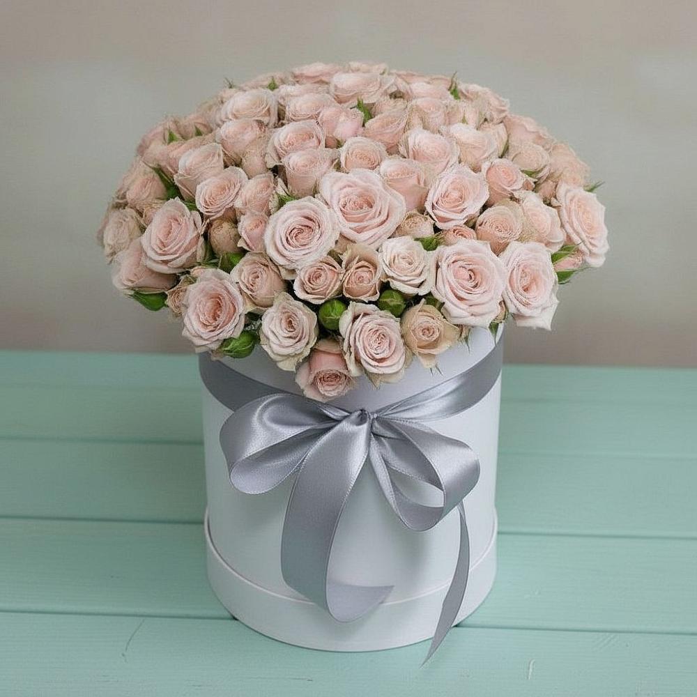 Цветочная композиция из Розы в шляпной коробке в Великий двор