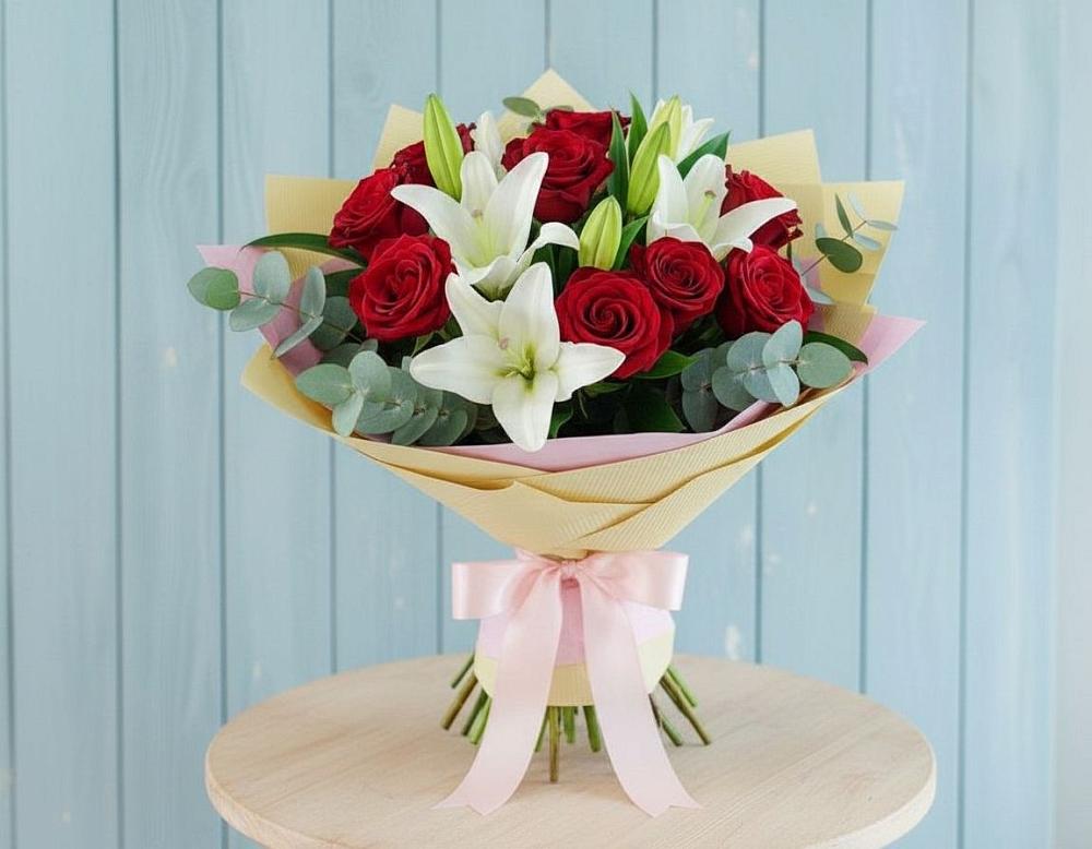 Букет цветов из: Лилии и Розы в Великий двор